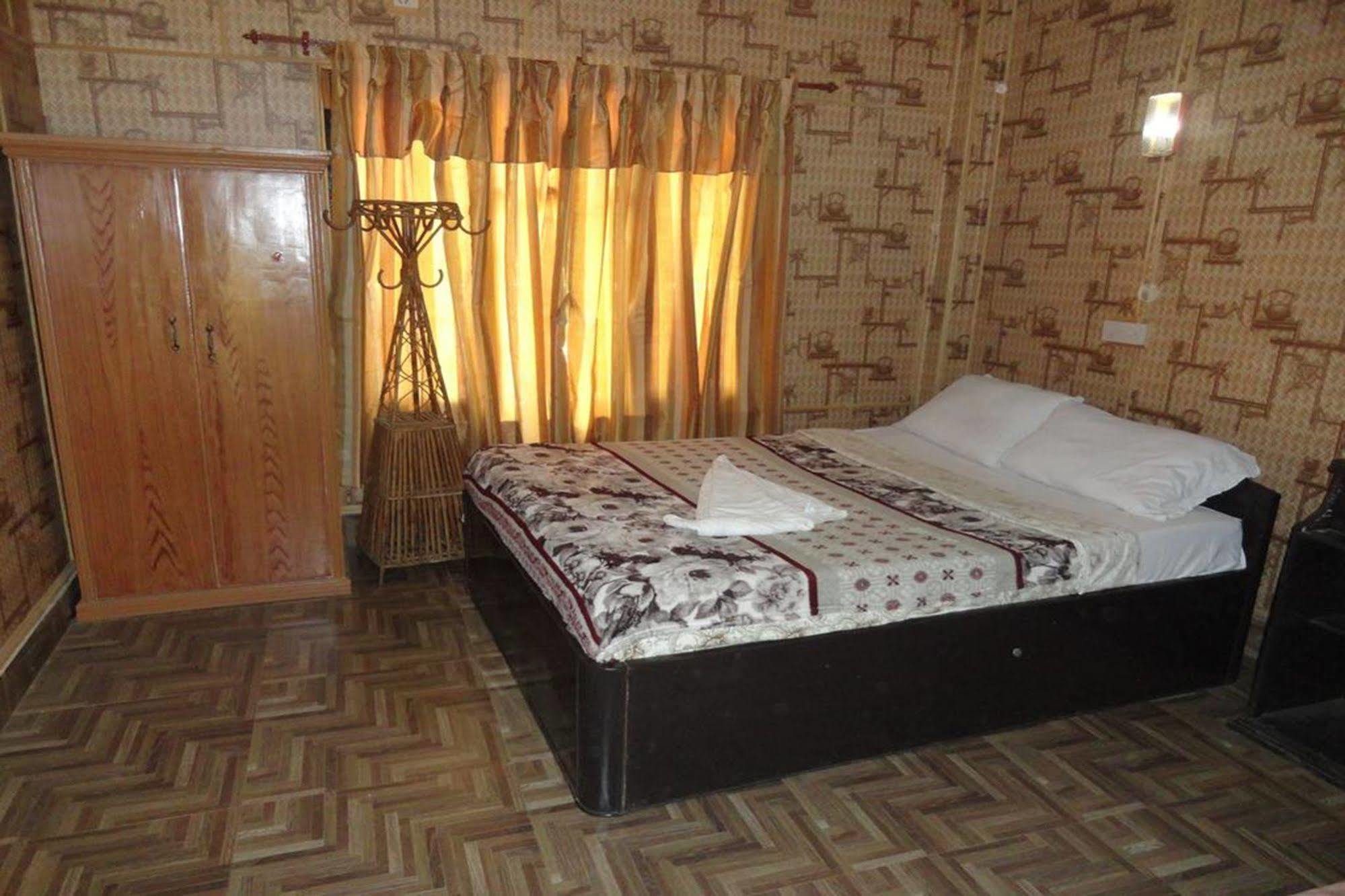 Chitwan Adventure Resort Sauraha Dış mekan fotoğraf