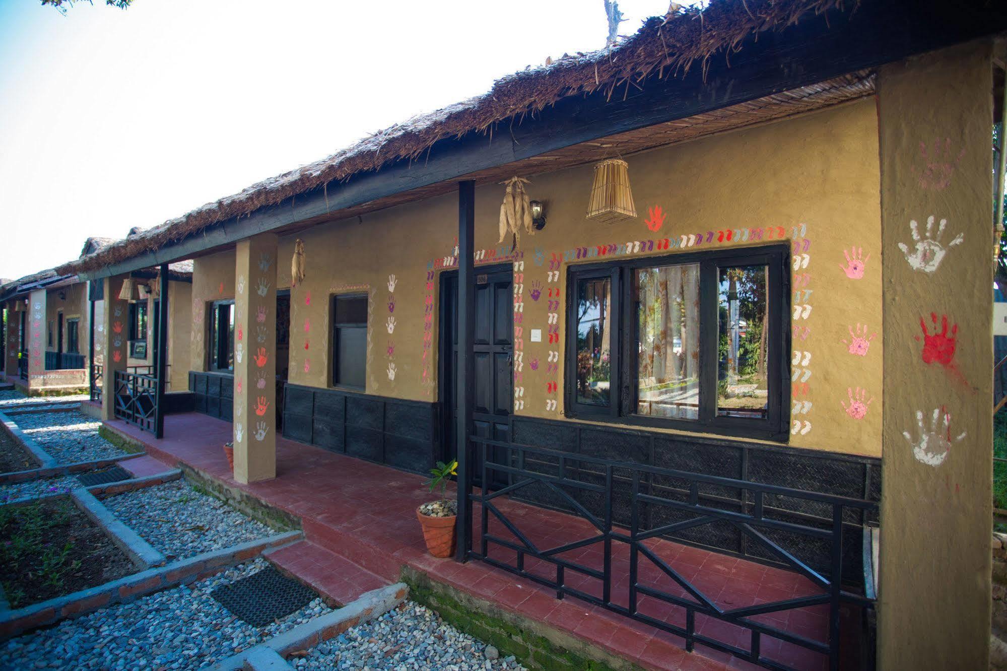 Chitwan Adventure Resort Sauraha Dış mekan fotoğraf