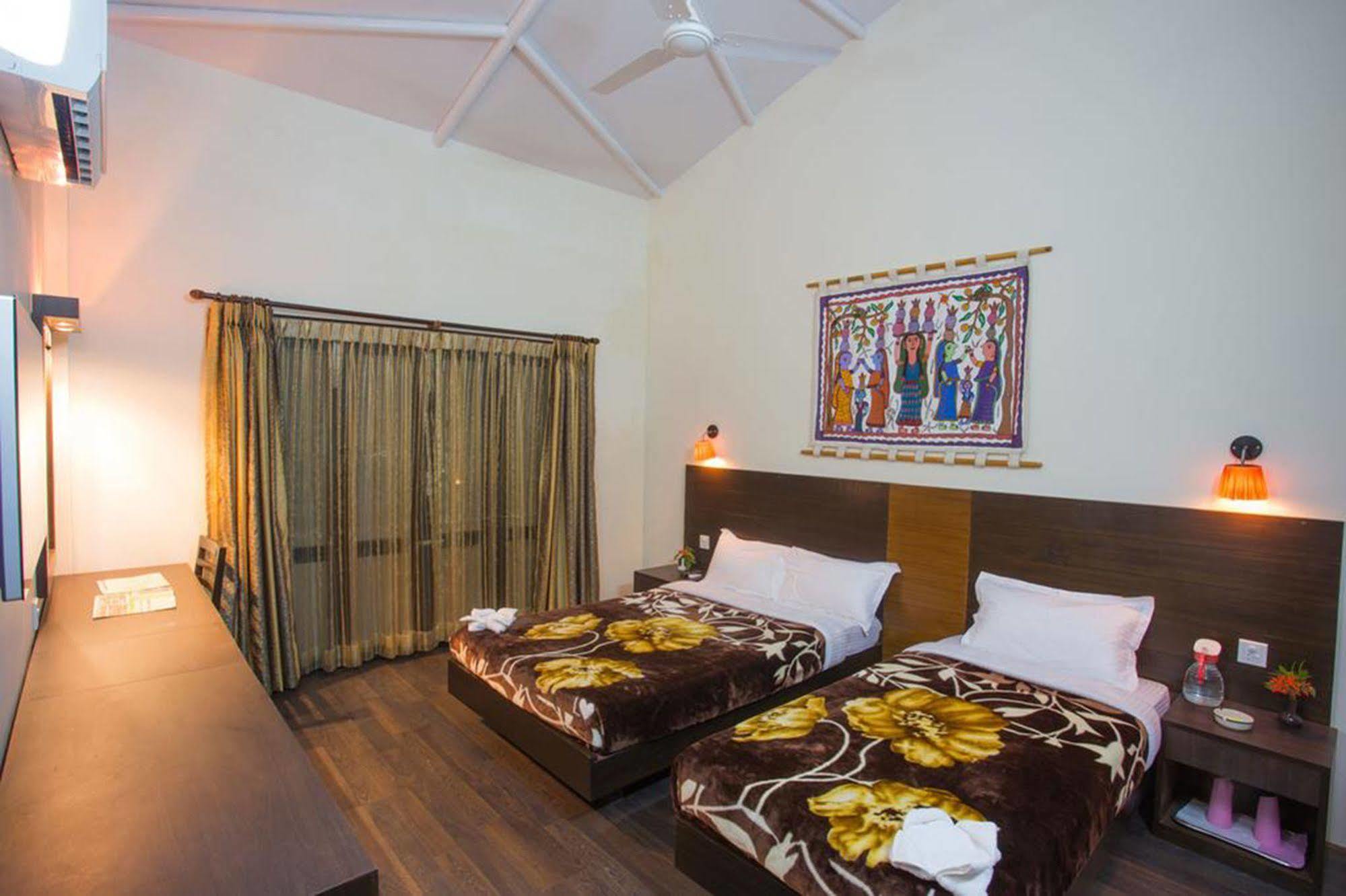 Chitwan Adventure Resort Sauraha Dış mekan fotoğraf