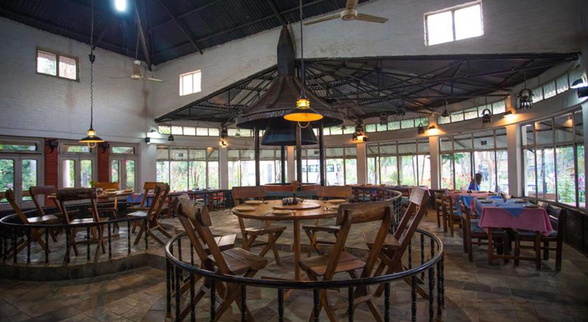 Chitwan Adventure Resort Sauraha Dış mekan fotoğraf