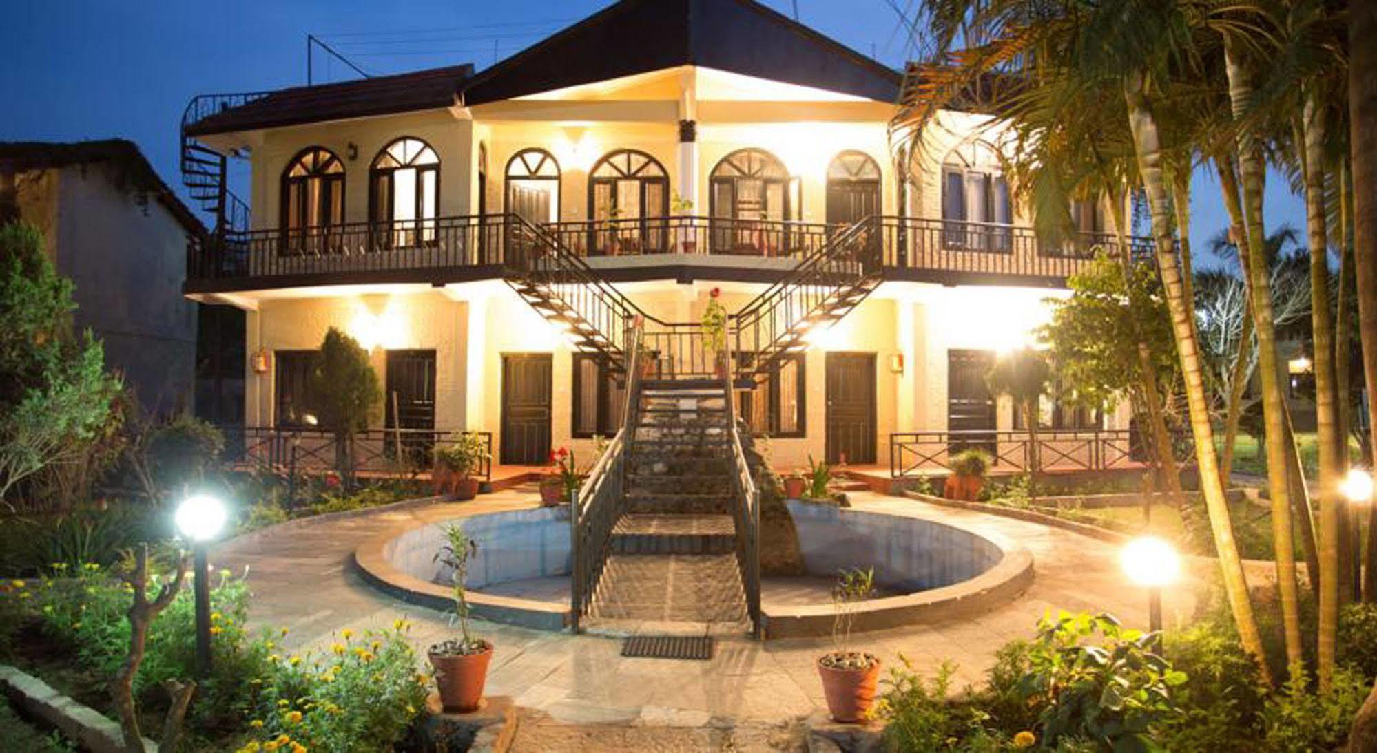 Chitwan Adventure Resort Sauraha Dış mekan fotoğraf
