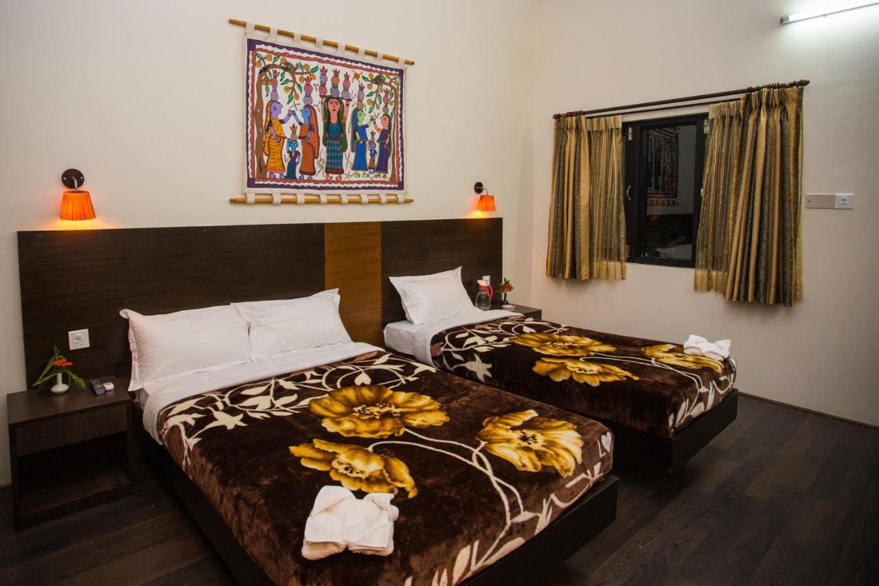 Chitwan Adventure Resort Sauraha Oda fotoğraf
